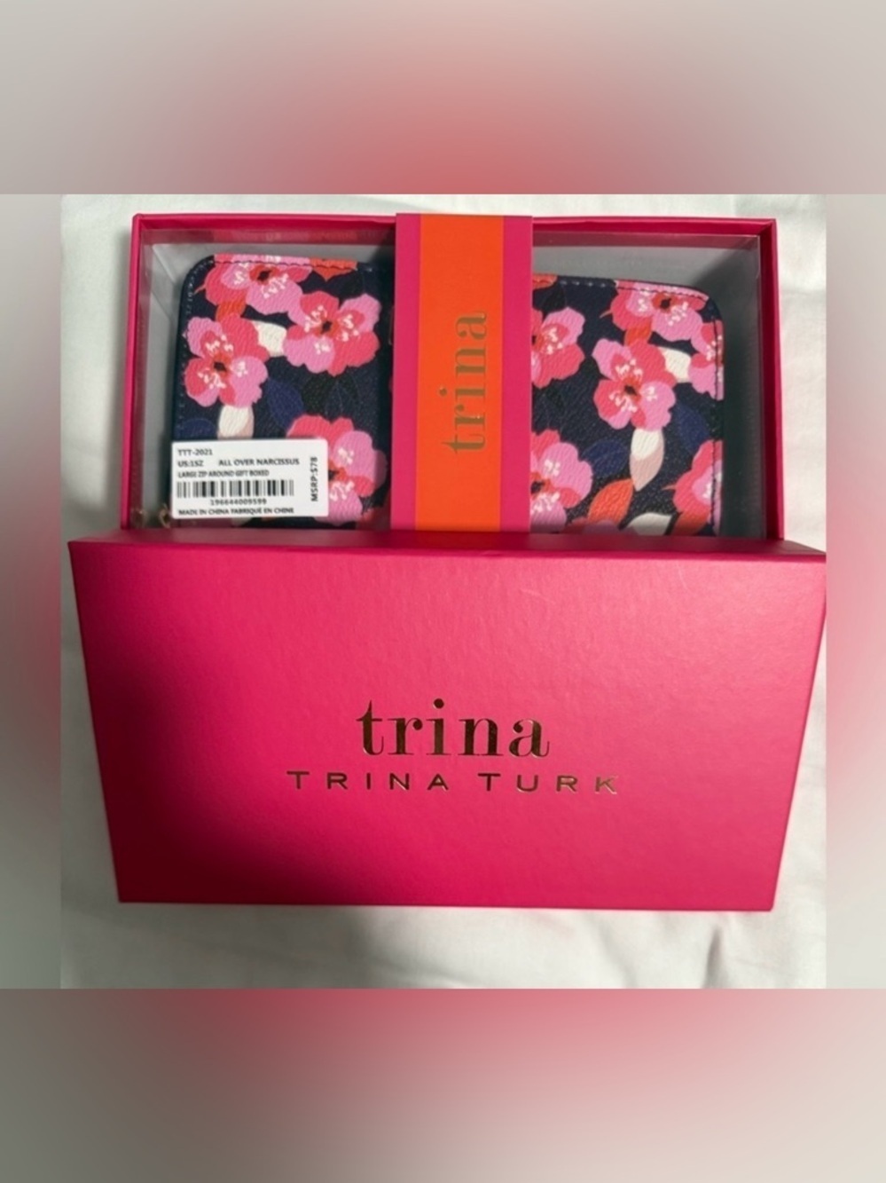 Trina Turk NIB Floral LONG Zip Around Wallet! Comes in box! 🌸💐🌺